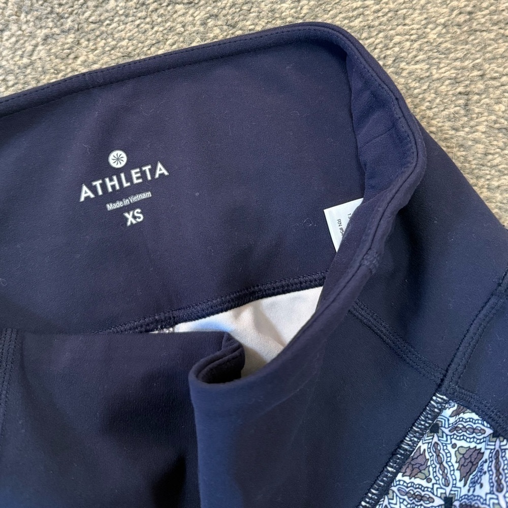 Athleta Print Mantra Capri with Mesh Details Leggings size XS - Picture 6 of 8